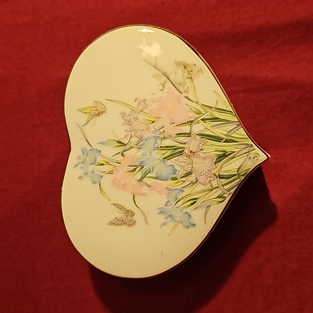 VintageTrinket box.